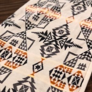 NWT Pendleton towel with Aztec patterns